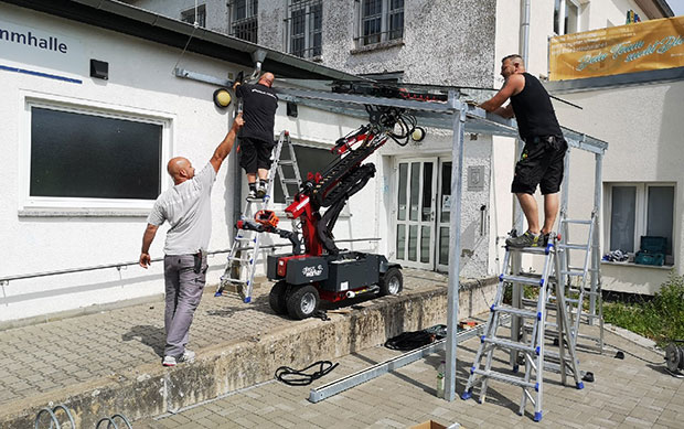 Glas Überdachung befestigen mit Roboter